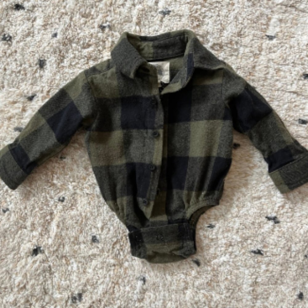 🤍4/$25 Baby flannel onesie 0-3M